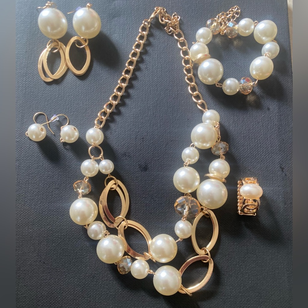 Elegant Pearl Necklace